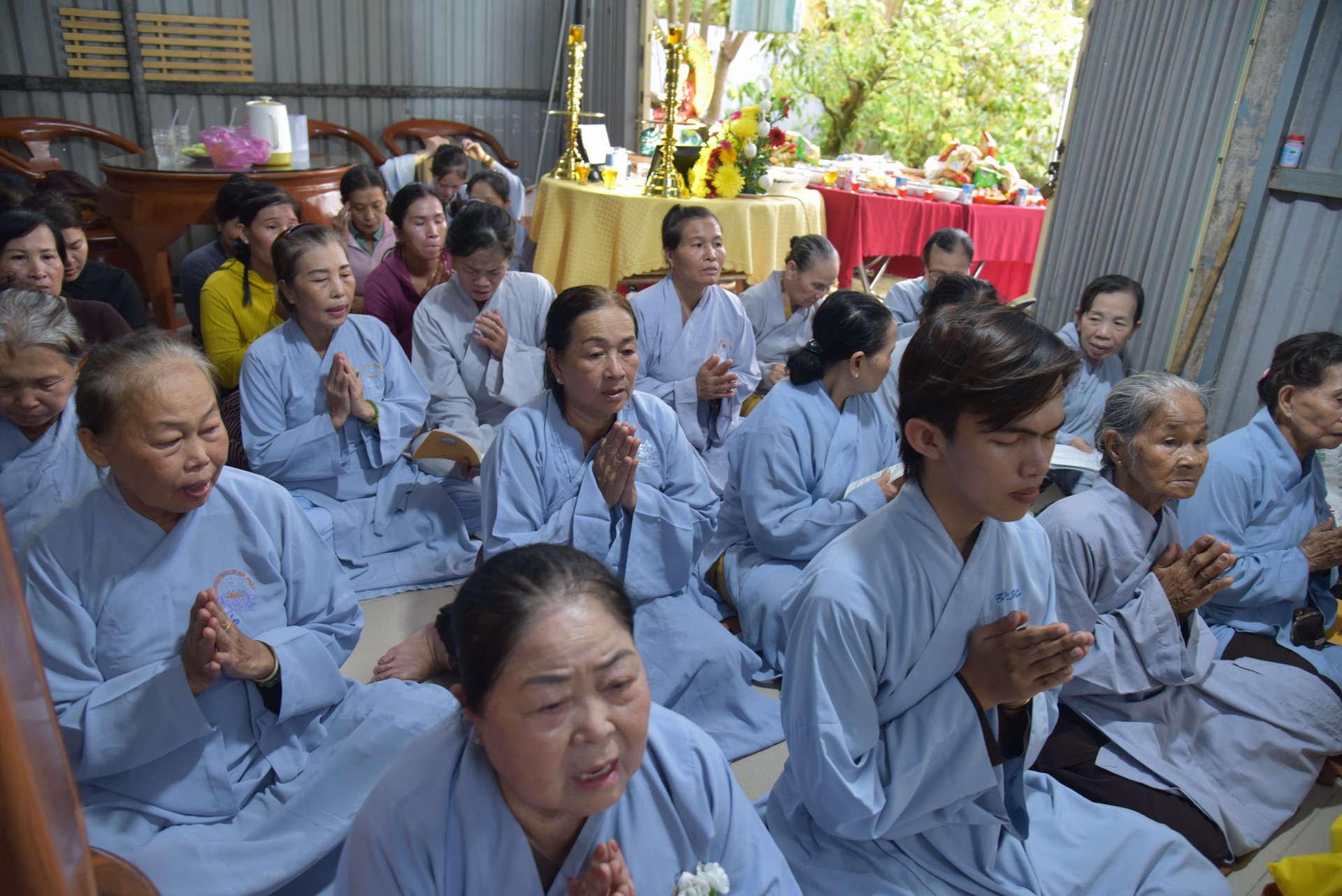 Chanting sutra, releasing creatures to pray for peace in Tan Thanh, Long An by the Charity Board